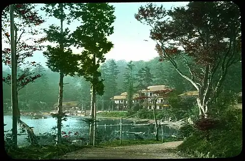 Resort na břehu jezera