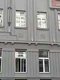Ozdobné detaily fasády na budově v Jungmannově