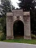 Brána ke hřbitovní kapli rodiny Czeczinkarů