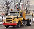 Scania T92H z roku 1986 se zvedacím plošinou.