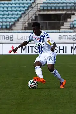 Patrick Ekeng v dresu švýcarského klubu FC Lausanne-Sport v roce 2014