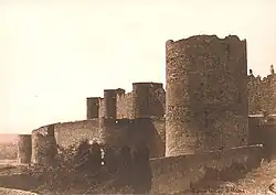 Gustave Le Gray, Auguste Mestral: Mury Carcassonne, 1851, 23,5 x 33,2cm, Metropolitan Museum, New York