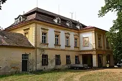 Lechovice-zámek2017c.jpg