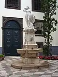 Socha ve funchalské radnici.