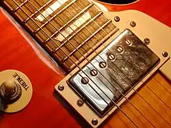 Snímače "Patent Applied For" (PAF) na Les Paulu Standard