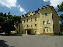 Lesná - zámek.JPG