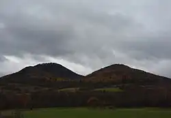 Doupovské hory z Miřetic: Lestkov, Mravenčák, Černý vrch