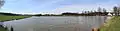 Panoramatický snímek velkého rybníka