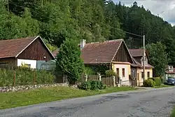 Domy v Dolním Smržově při toku Zavadilky