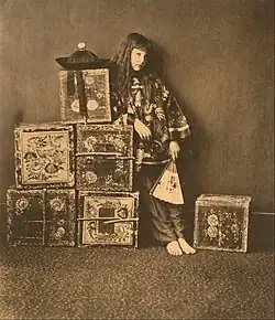 Lewis Carroll: Xie Kitchinová jako obchodnice v obchodě s čajem, 14. července 1873