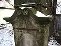 Památkově chráněný kříž v Kubelíkově ulici (detail)