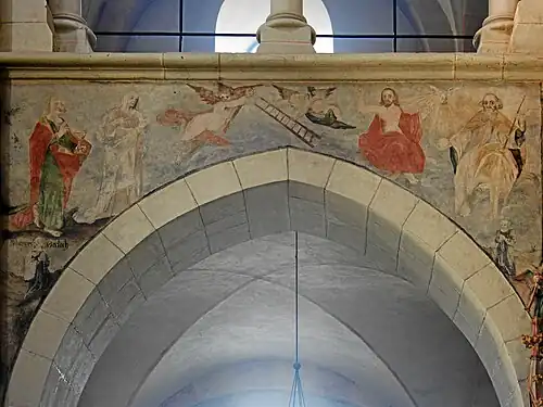 Novodobé fresky nad arkádou lodi