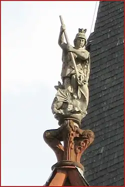 Svatý Jiří nad vchodem do katedrály, západní průčelí
