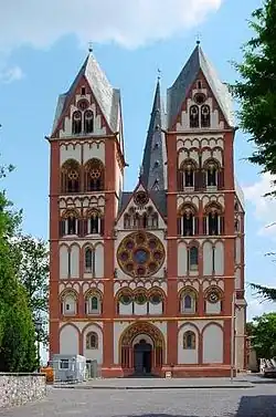 Katedrála sv. Jiří, čelní pohled
