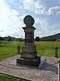 Pomník obětem první světové války postavený za přispění vysídlených německých obyvatel