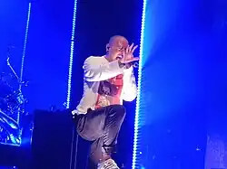 Chester Bennington během koncertu 4. července roku 2017