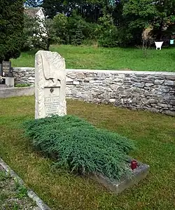 Lipová-lázně, hrob Rudolfa Haukeho 01.jpg