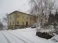 Stará škola z roku 1873 a kostel Šimona a Judy