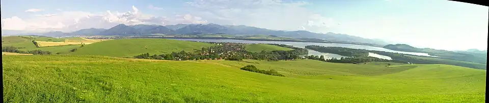 Liptovská Mara, Liptovský Trnovec a Nízké Tatry (foceno z Hrádku)
