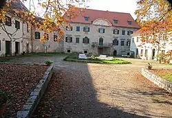 Zámek, majetek rodu Podstatzkých