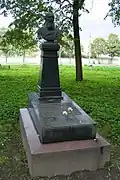 Hrob M. J. Saltykova-Ščedrina v Petrohradě (Volkovský hřbitov)