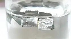 Lithium v parafínu