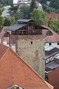 Věž ze střechy kostela Nalezení svatého Kříže