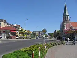 Ulice Niepodległości s kostelem Nejsvětějšího Srdce Ježíšova