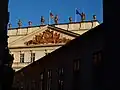 Štít, pohled ze Šporkovy ulice s knížecím erbem Lobkoviců