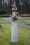 Socha v meditační zahradě