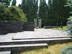 Lomnice hrob.JPG