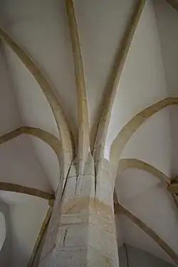 Osmiboký pilíř