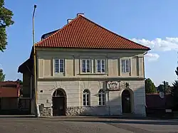 Louňovice pod Blaníkem - čp. 49 na náměstí J. Žižky.jpg