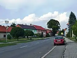 Hlavní ulice, směr Valašské Meziříčí
