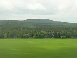 Pohled na Louštín od východu, z rozhledny na Mackově hoře