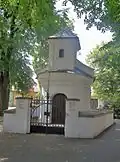 Lověšice, kaple zepředu.jpg