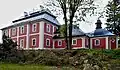 Hlavní zámecký pavilon a jihovýchodní křídlo s přístavbou zámecké kaple po renovaci (rok 2019)