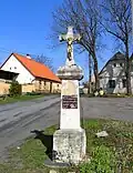 Křížek na návsi