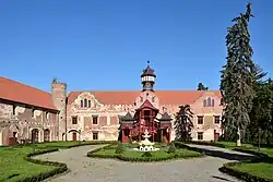 Čestný dvůr