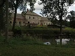 Lukavice, zemědělský dvůr čp.323 a 349.JPG