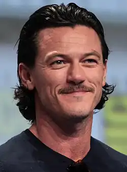 Luke Evans v roce 2014 na Comic Conu