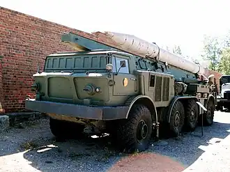 9P113 TEL s raketou 9M21 na podvozku ZILu-135 ve službách NVA