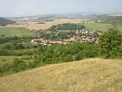 Lužice z jihovýchodu, od horního jižního okraje PP Lužické šipáky.
