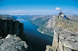Pohled z vrcholu na Lysefjorden