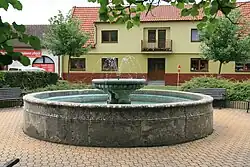 Lysice, dolní kašna (6343).jpg