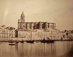Málaga, město a katedrála, pohled z přístavu