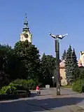 „U Vykopnutého“, vlevo Kostel svatého Jana a Pavla