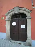Měšťanský_dům,_Jánské_nám._15,_Cheb_-_vstupní_portál.JPG