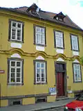 Měšťanský_dům,_Kostelní_nám._193-8,_Cheb.JPG