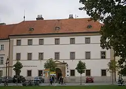 Měšťanský_dům_(Valtice),_nám._Svobody_4,_Valtice.JPG